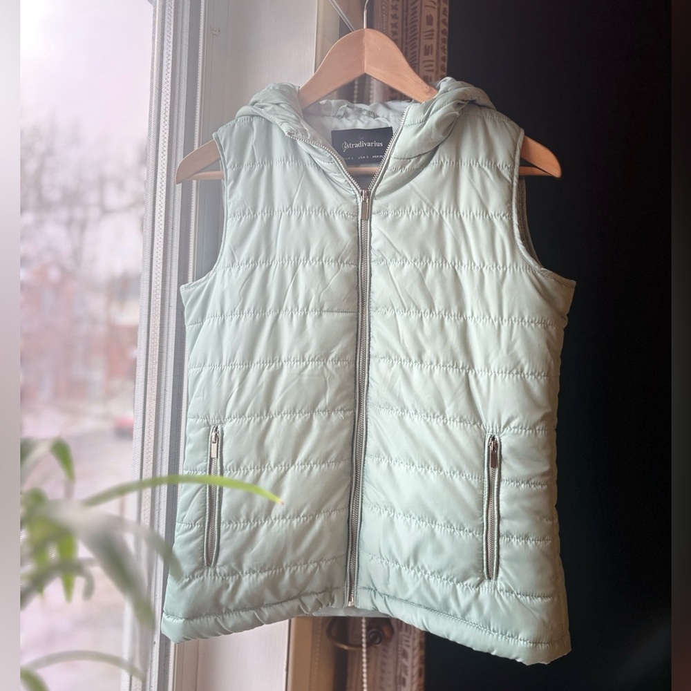 Stradivarius Sage Green Hooded Puffer Vest Small | Sleeveless jacket